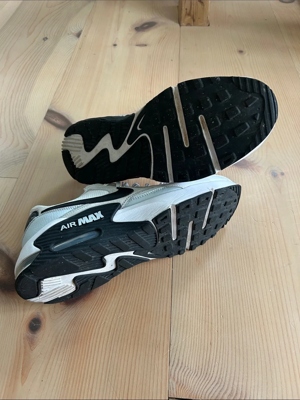 Nike Men's White and Black Air Max Sneakers